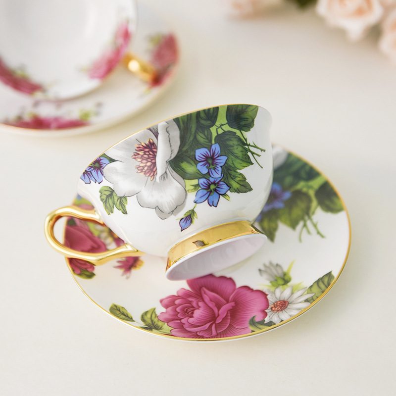 Taza de café de porcelana de hueso de oro de estilo de lujo ligero taza de té de la tarde británica taza de desayuno de alto grado taza y platillo de alta apariencia de niña
