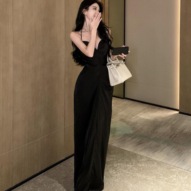 Black elegant design sexy long skirt