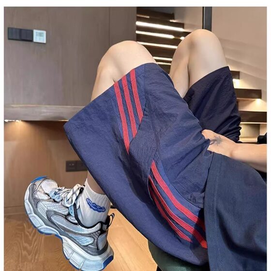 Three-Bar Striped Sports Shorts for Men, Summer Ice Silk Quick-Dry Beach Shorts, Hong Kong Style Trendy Brand, Loose Casual Knee-Length Shorts
