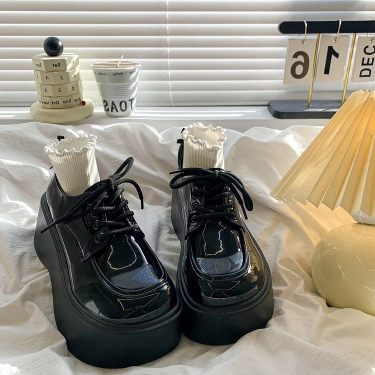 Zapatos de cuero Mary Jane de suela gruesa negra para mujer 2025 primavera nuevo estilo retro estilo británico enano le zapatos individuales