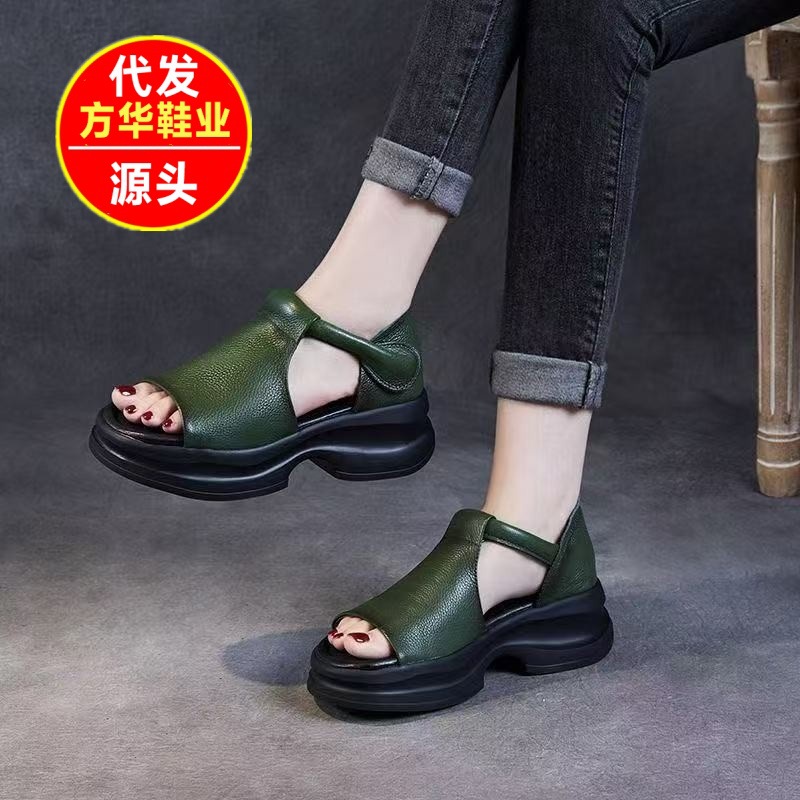 Sandalias de suela gruesa de verano, zapatos de boca de pez de punta abierta de tacón grueso para mujer 2025 nuevos zapatos romanos de tacón con velcro de cuero suave