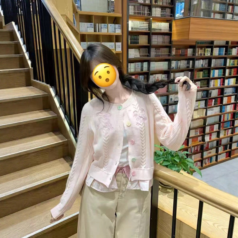 2025 New Autumn and Winter Fresh, Cute and Sweet Sweater Jacket Women's Plaid Elegant Splicing Girly Style Knitted Cardigan 2025 New Autumn and Winter Fresh, Cute and Sweet Sweater Jacket Women's Plaid Elegant Splicing Girly Style Knitted Cardigan
