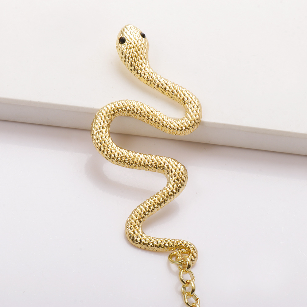 Fashion Snake Multi-layer Alloy Necklace Wholesale display picture 5