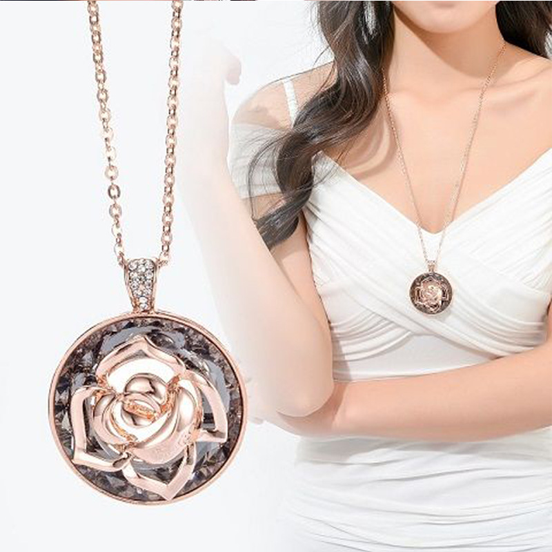 Cadena para suéter con diseño de flor de rosa para mujer, versátil, de alta gama, a la moda, de lujo ligero, cadena larga para suéter de otoño e invierno, accesorios de moda al por mayor.
