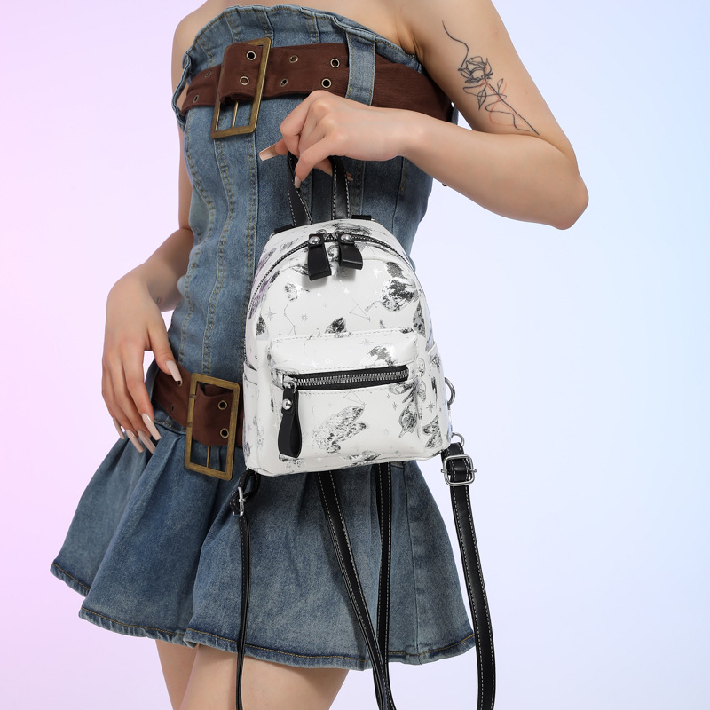 Mochila japonesa fresca para damas dulce flor impresión de aire extranjero mochila pequeña 2025 nuevo mini bolso