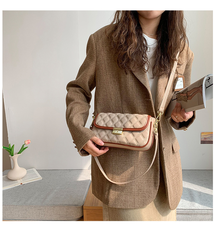 Classic Style Diamond Embroidery Thread Small Bag 2021 New Autumn And Winter Women's Bags Ins Messenger Bag Shoulder Underarm Small Square Bag display picture 7