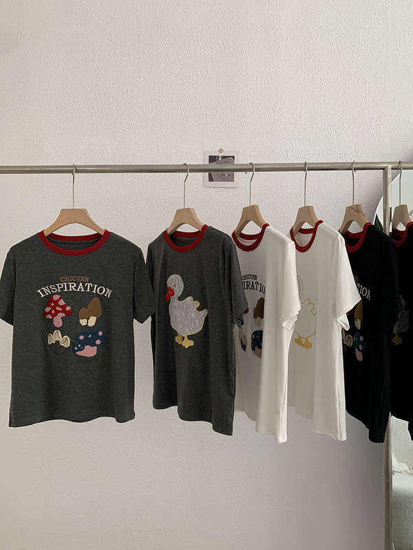 欧瑪莱は色の丸首のレースのアヒルにぶつかって布の半袖の正肩の頭のtシャツの韓系の百合の上着の3486を貼ります。|undefined