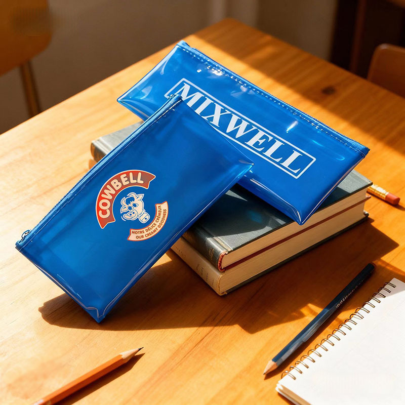 厂家批发PVC书套PVC证件套PVC电压袋PV银行卡套免费提供LOGO设计