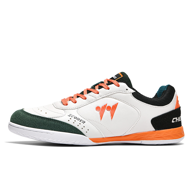 2025 zapatos de fútbol transfronterizos nuevos colores resistentes al desgaste anti-deslizante para hombres y mujeres zapatos de entrenamiento planos de altura baja estudiantes y adolescentes