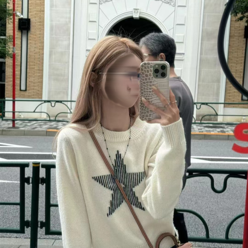 小香风圆领星星白色短毛衣女套头秋冬新款气质轻奢时髦针织衫打底