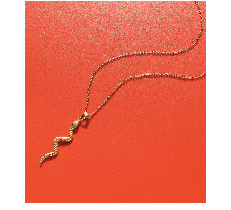 Fashion Curved Snake-shaped Pendant Necklace display picture 4