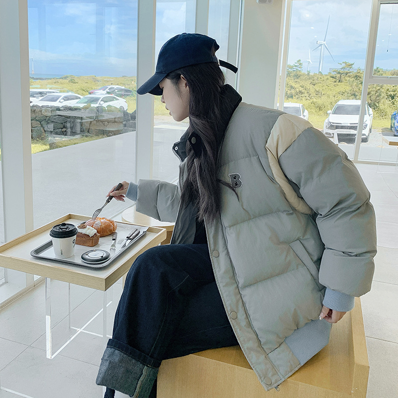 Ropa de béisbol suave coreana de color de invierno para mujeres de nuevo estilo de cuello vertical ropa de pan suelta coreana pequeña chaqueta de algodón suelta