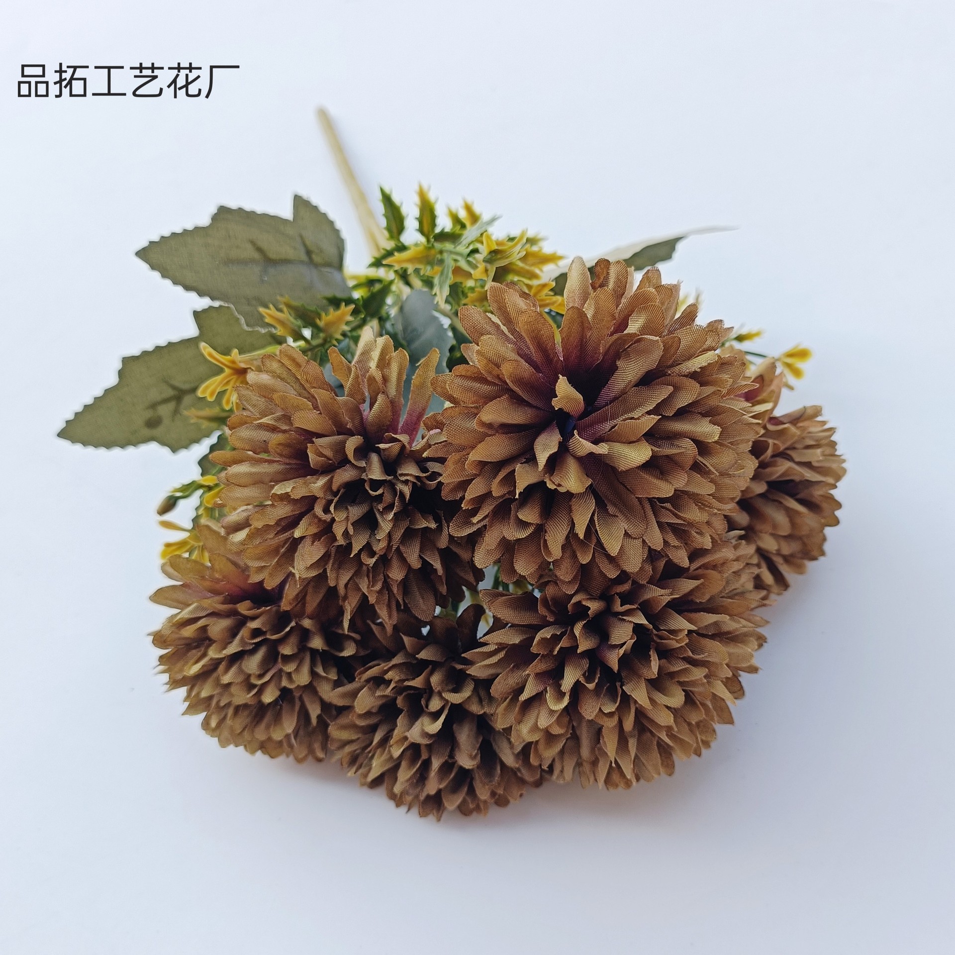 다크 브라운