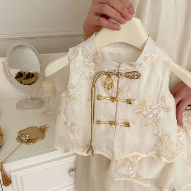 女の子中国風スーツ 2025 夏の新しい女の子新中国風漢服ノースリーブトップショーツツーピーススーツ|undefined
