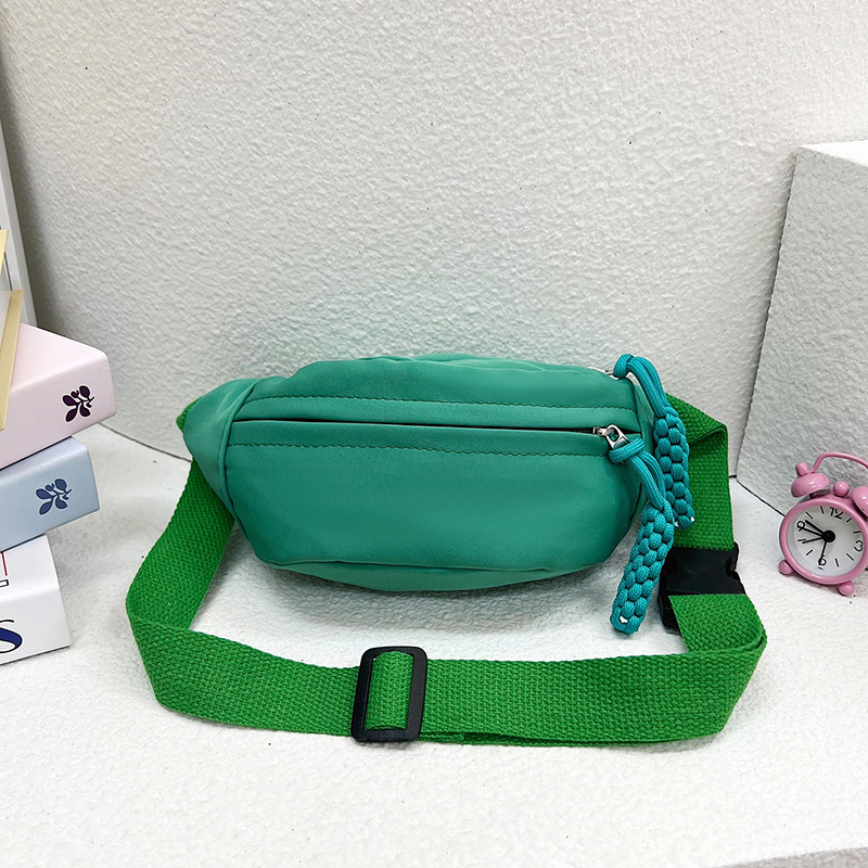 Lindo bolso de pecho de moda de color sólido para niños nuevo 2024 textura de estilo occidental gran capacidad snack bandolera con bolso de pecho