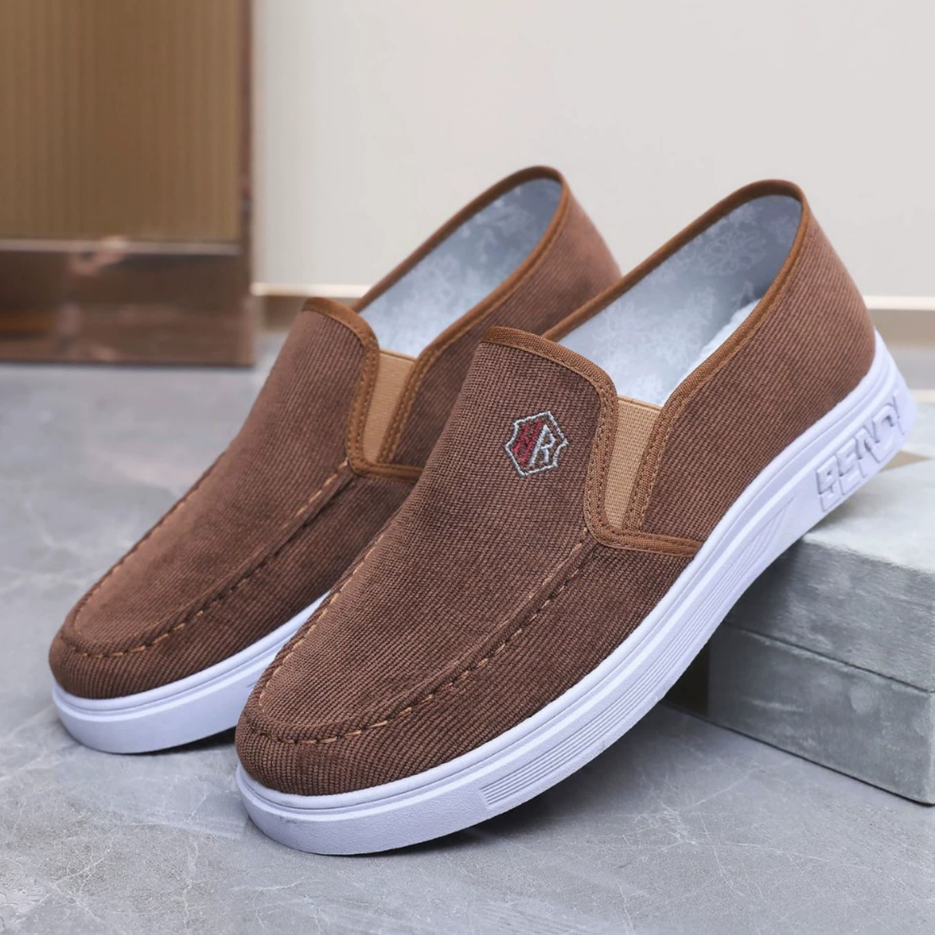 Весенне-летняя повседневная обувь из старой Пекинской ткани в китайском стиле, мужские Нескользящие вельветовые кроссовки без шнуровки с мягким дном в стиле ретро, мужская обувь