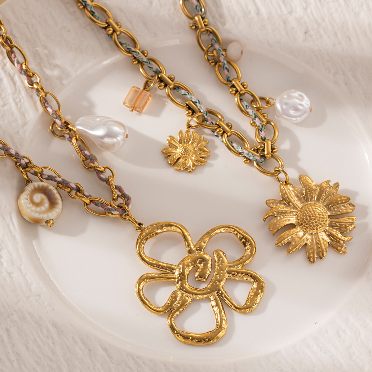 Collar de acero inoxidable TENA Europa y América lujo ligero nicho colgante de flores sol collar de acero titanio no decoloración joyería