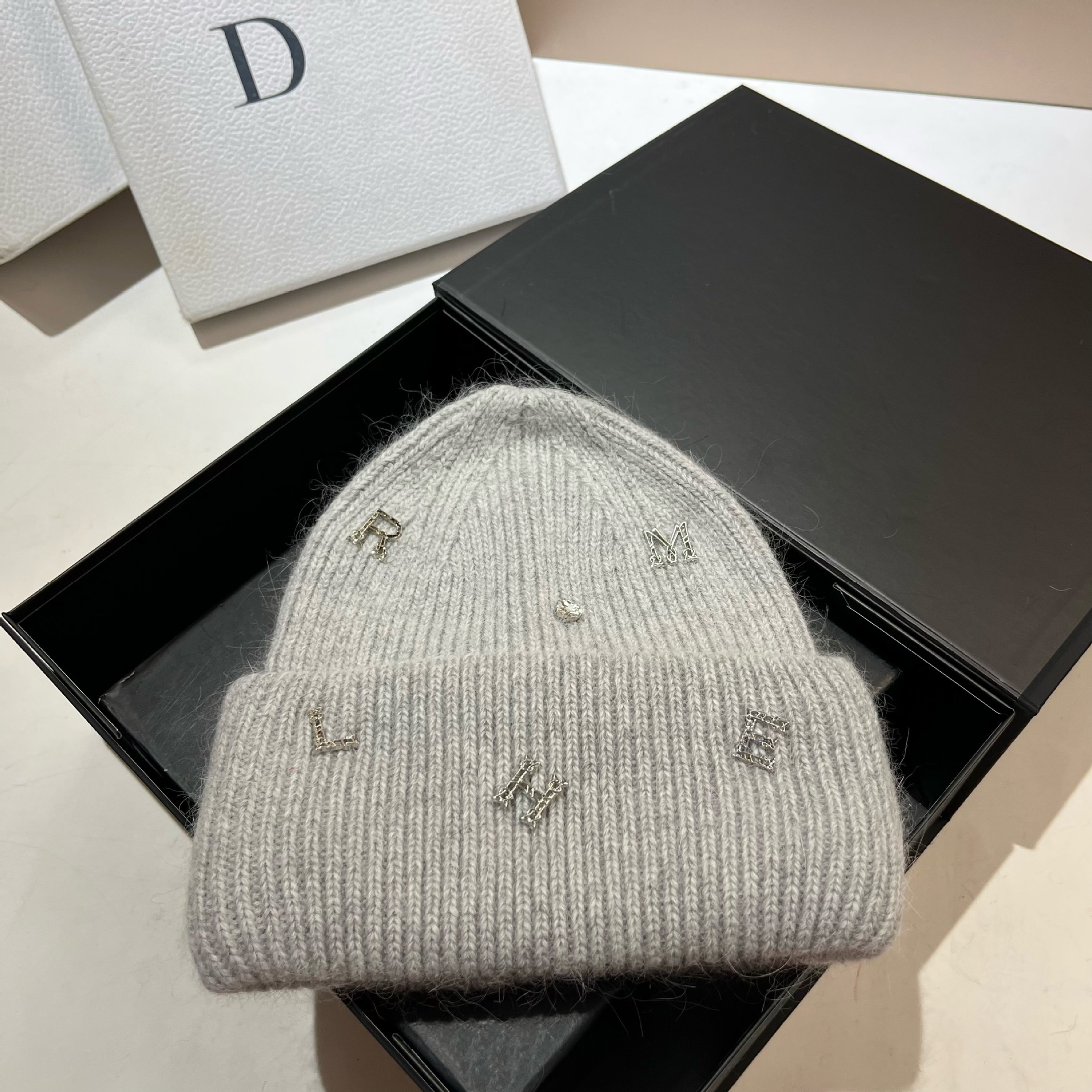 [Rabbit Hair] Winter Nordic enlarged and elongated double folded face small knitted Korean version letter warm ear_voghion.com