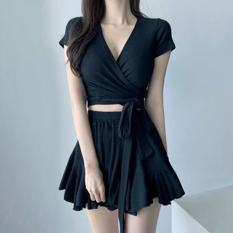 Split supporting swimwear, Korean style, western style