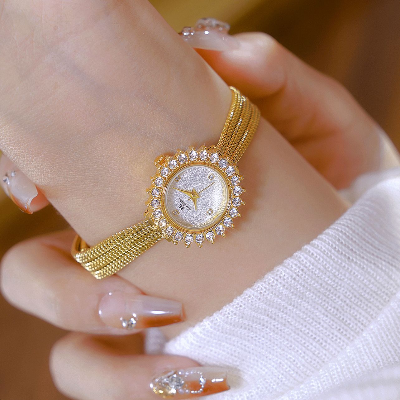 BS New Hot Selling Factory Direct Selling Greek Retro Diamond Light Luxury Sun Gesang Flower Elegant Women's Watch FA1833