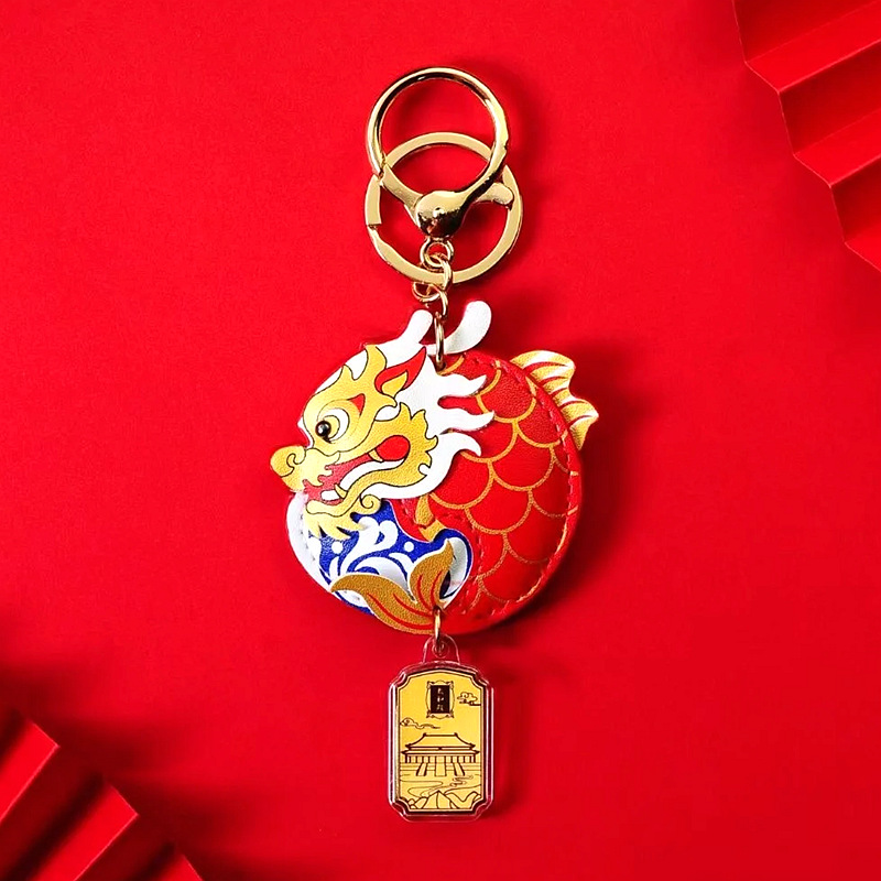 Dragon year fish Yue Longmen gold foil keychain national fashion koi gold pendant car hanging New Year's Day gift