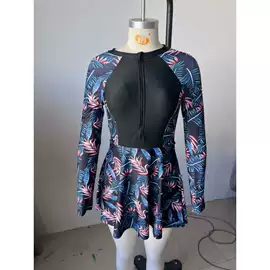 比基尼;连体泳衣;三件套泳装