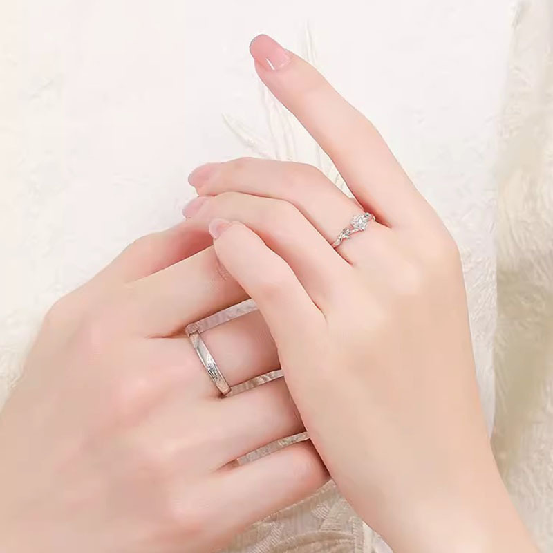 남성과 여성을위한 정원 반지 인터넷-유명한 가벼운 고급 틈새 디자인 감각을 들고 손 반지 발렌타인 데이 선물