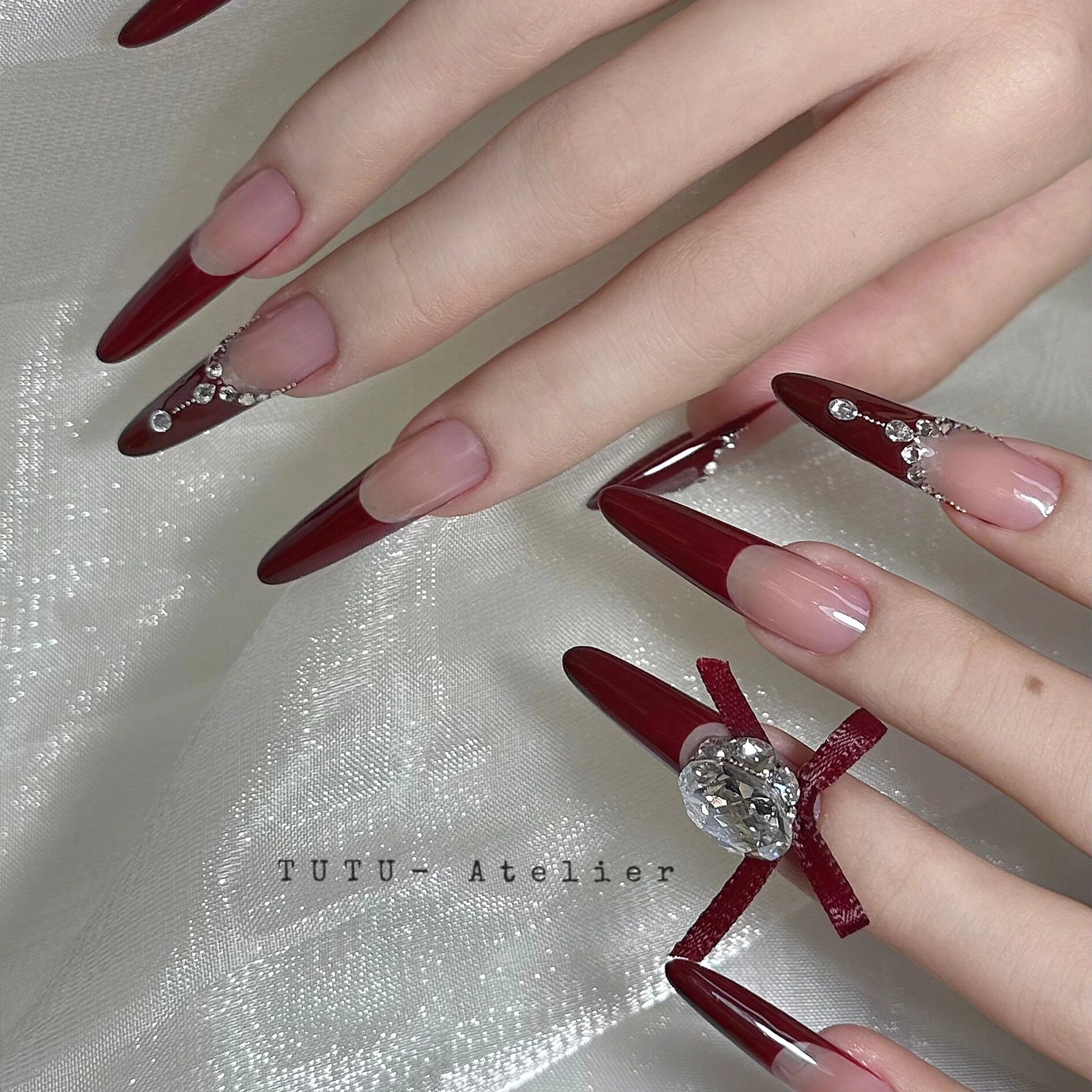 universal nail decoration with rhinestones