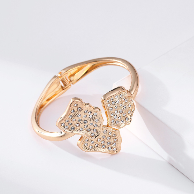 Fashion Plant Shape Diamond Bracelet display picture 7