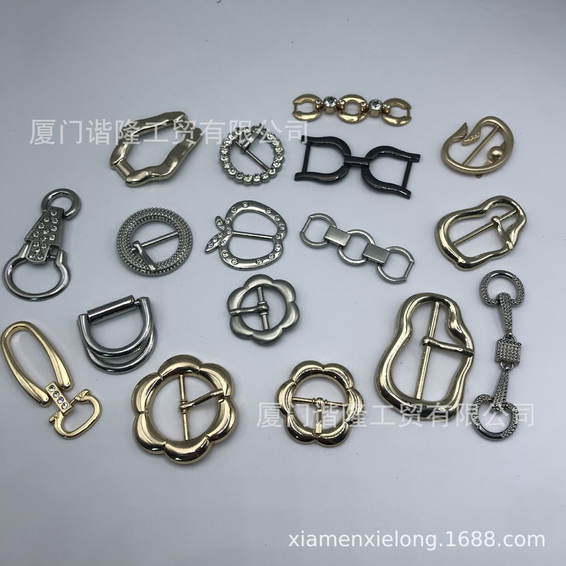 新型メーカーの卸売り金属の日の字はリンゴの金の靴のボタンの装飾の合金の帽子の蝶結びの部品を掛けます。|undefined