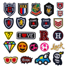 小型シールドバッジコンピュータ刺繍ステッカーミニレターアイコンサッカー刺繍布ステッカー衣類アクセサリーバッジ