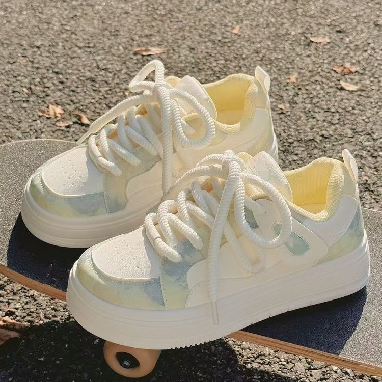 Zapatos blancos de suela gruesa para mujeres 2026 zapatos de skate de primavera y verano nuevos zapatos de pan casuales de estudiantes ligeros para mujeres