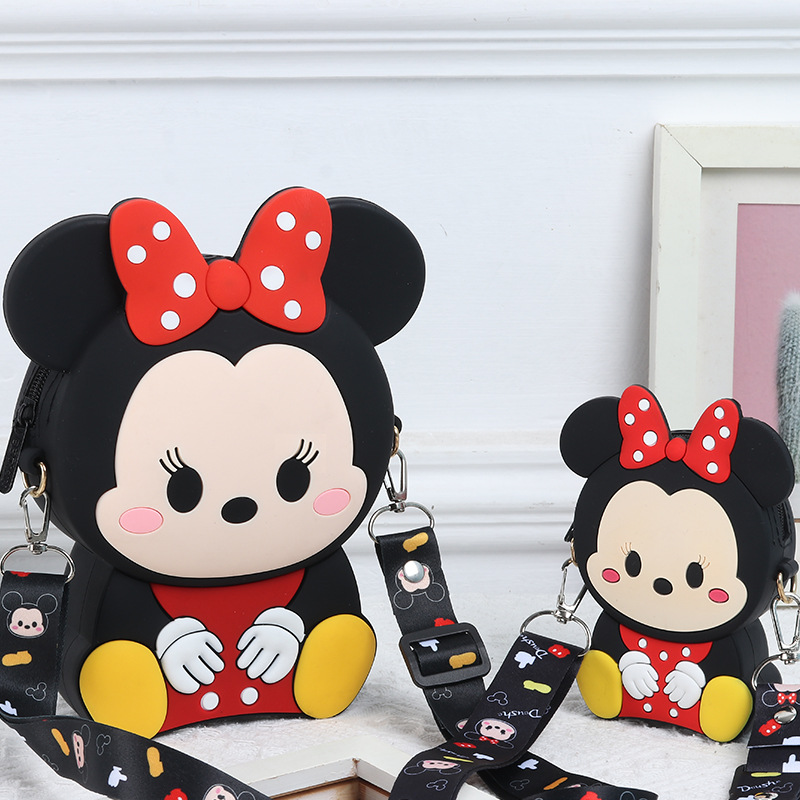 夏天小包包2023新款潮流斜挎包网红儿童包包女可爱卡通硅胶手机包