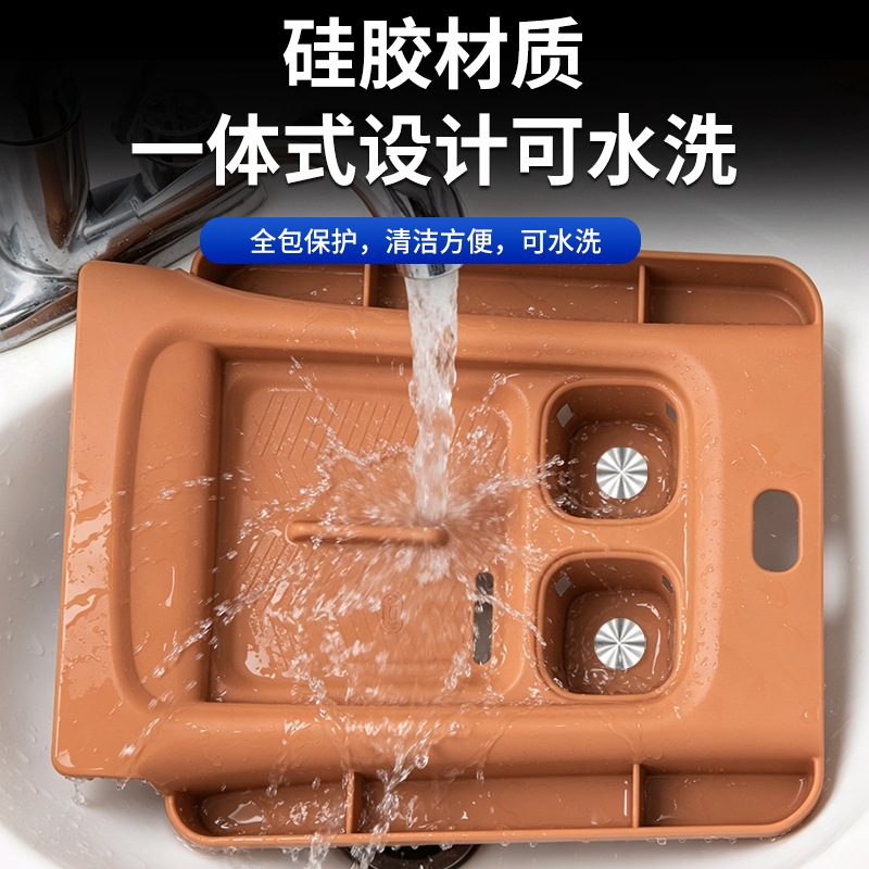 Suitable for Leapmotor D19 central control integrated wireless charging silicone mat storage box full-cover anti-slip mat car interior modification