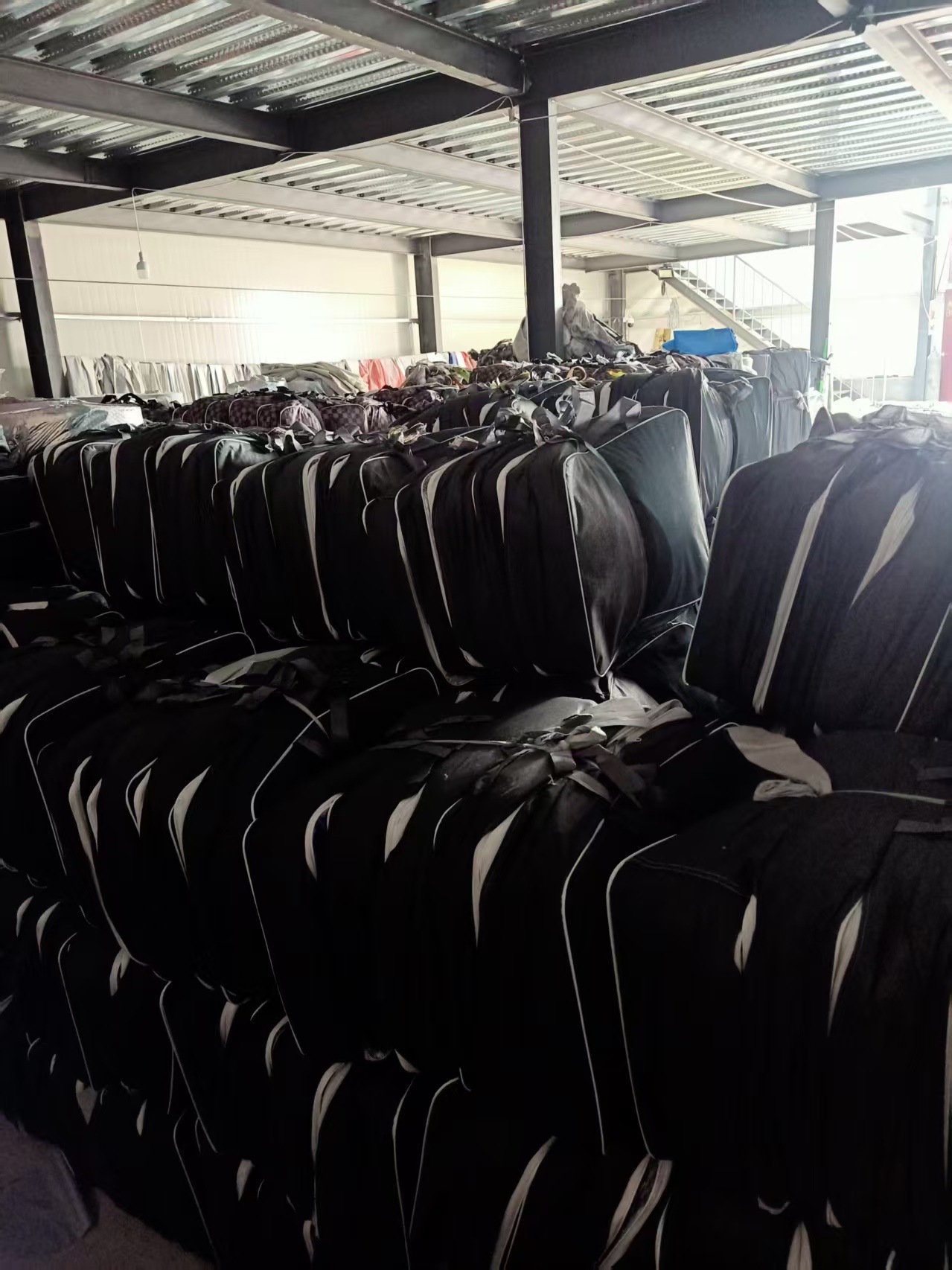 Car Cover, Car Hood, Full Car Protection Against Sun, Rain, Snow, Dust, and Bird Droppings, Suitable for All Seasons