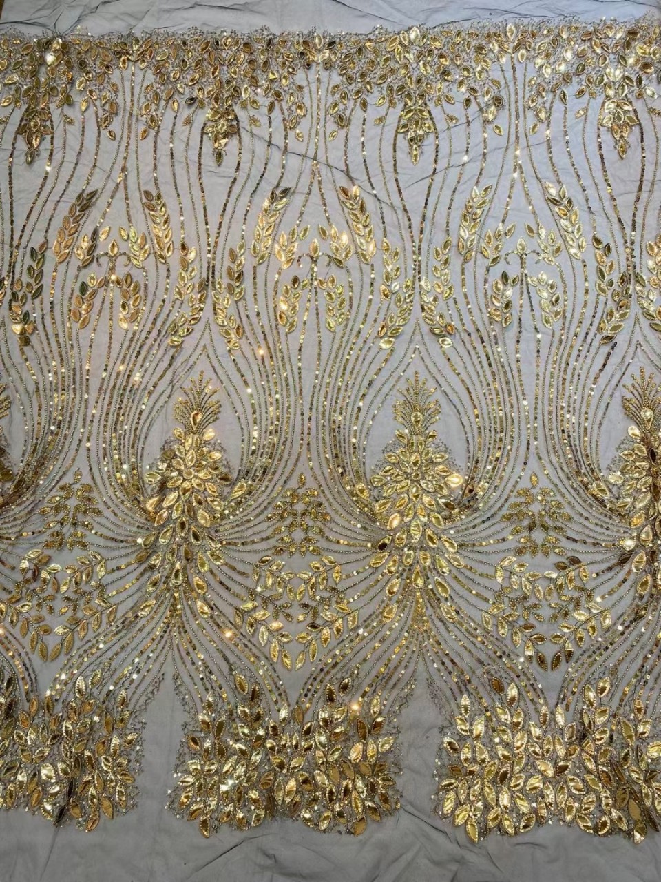 Púrpura negro oro láser pieza de tubo de cuentas bordado de alta definición ropa de rendimiento moda estilo étnico tela de bordado de lentejuelas pieza de tela láser