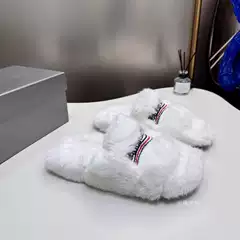 Burberry-style 2025 Winter New Embroidered Home Fashion Outer Wear Couple Paris Fuzzy Slippers Women INS