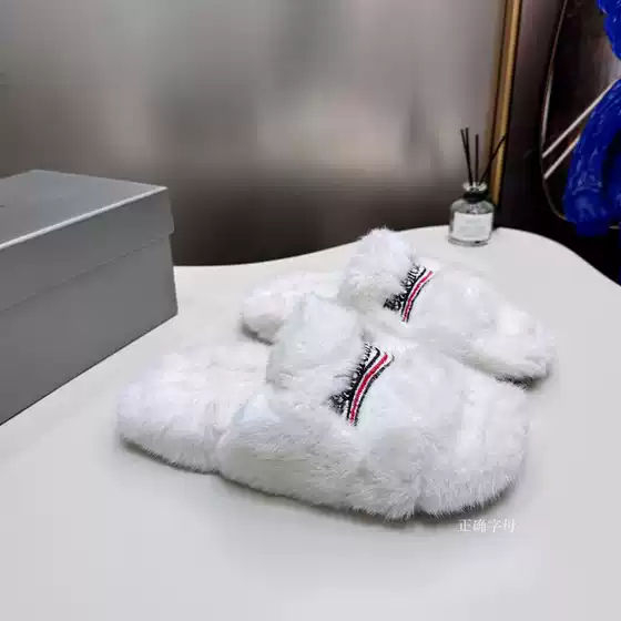 Burberry-style 2025 Winter New Embroidered Home Fashion Outer Wear Couple Paris Fuzzy Slippers Women INS