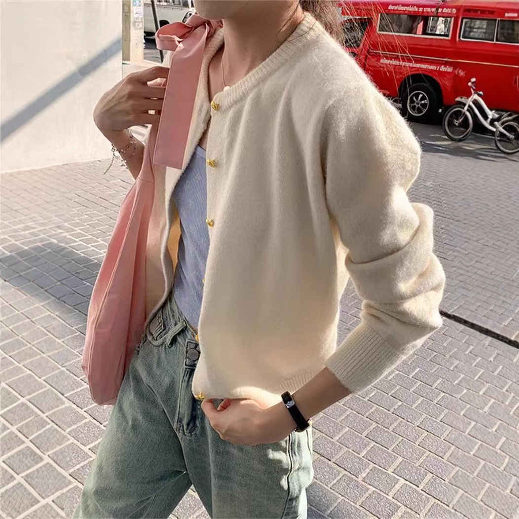 Classic Round-Neck Knit Cardigan – Lightweight Button-Up Sweater (Relaxed Fit, Solid Gray/White/Red/Green, Effortless Layering Staple)_voghion.com