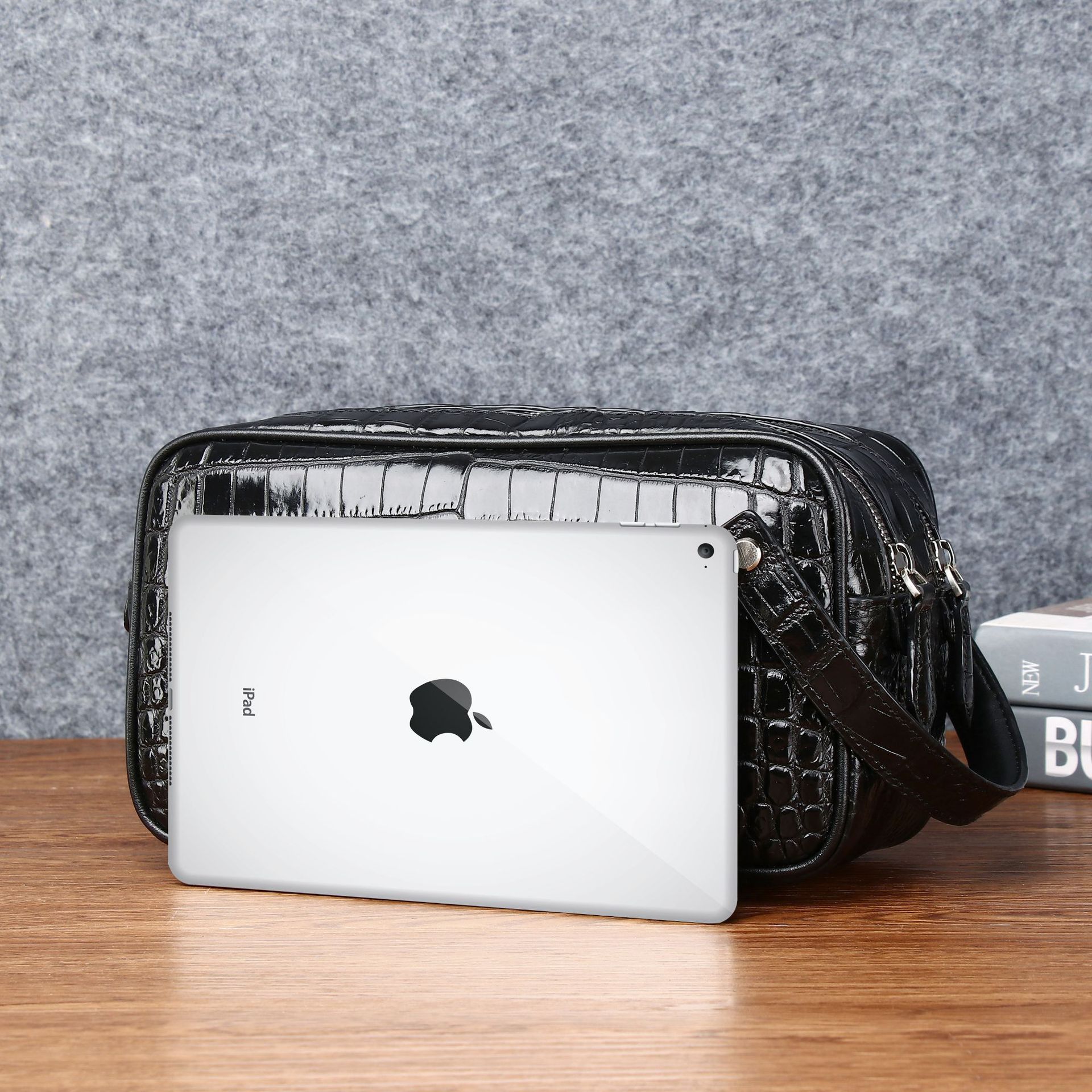 Túi clutch nam họa tiết bụng cá sấu dây kéo đôi dung tích lớn chi tiết 2