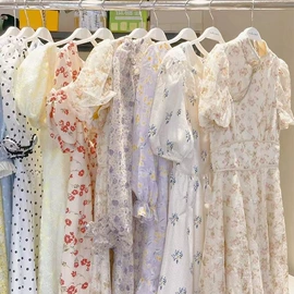 连衣裙;女装杂款包;羽绒服