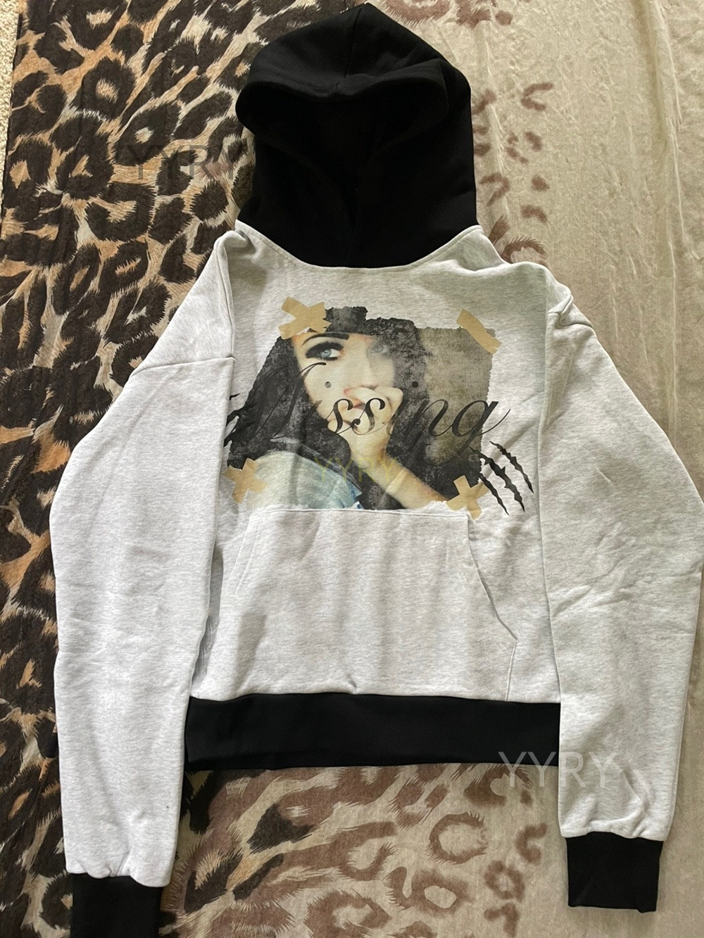 Y2K Dark Aesthetic Pullover Hoodie – Oversized Streetwear With Contrast Print & Pocket_viptrois.com