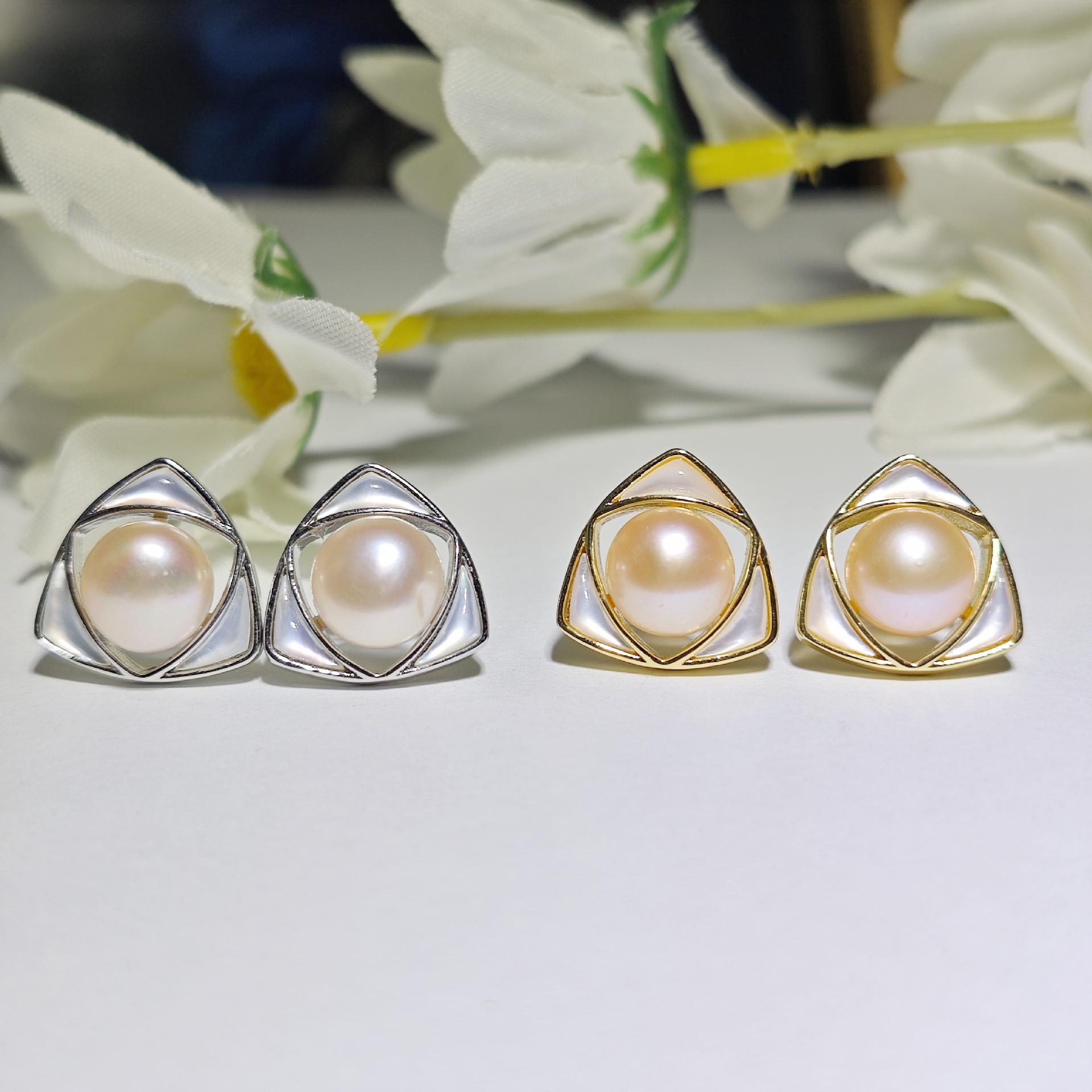 삼각 화이트 쉘 핑크 펄