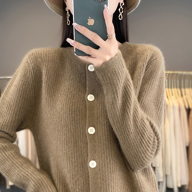 2025秋新款100纯羊毛外套女元宝针厚宽松保暖毛衣针织开衫冬上衣