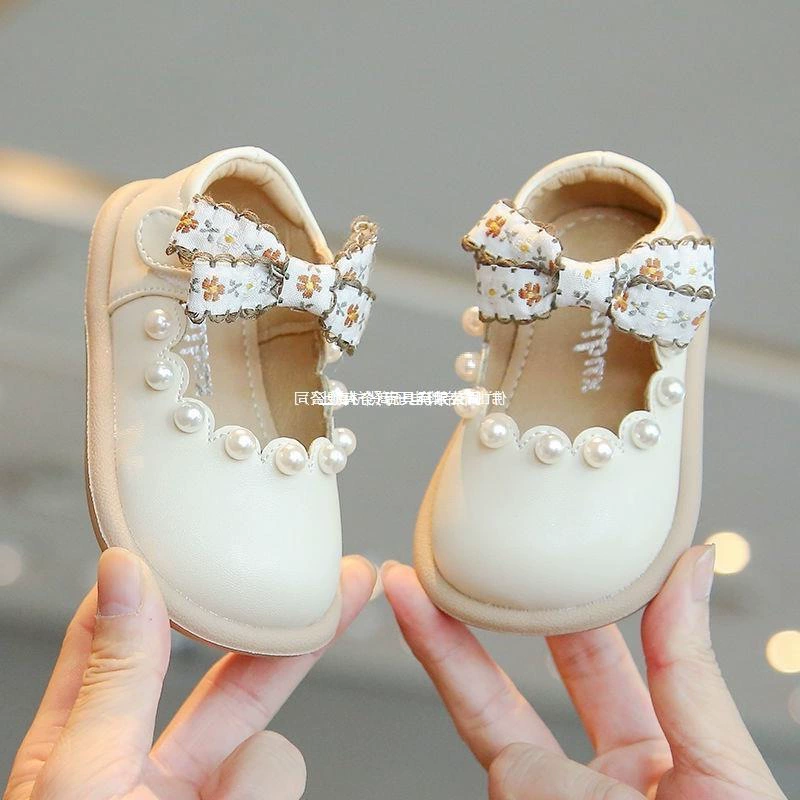 Маленькие кожаные туфли на мягкой подошве для женщин, обувь для малышей, весенне-осенняя нескользящая обувь, детские туфли на плоской подошве, для маленьких девочек, туфли принцессы, для маленьких детей.