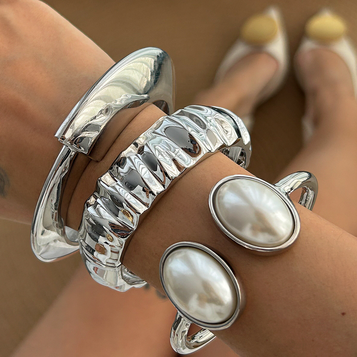 75g Weight Artificial Pearls Inlay Material Bangle Classification Alloy Chain Material Street Occasion Alloy Material Geometric Pattern Women's Gender Plating Design Retro, Exaggerated Style Retro Exaggerated Geometric Artificial Pearls Alloy Bangles Wholesale 3