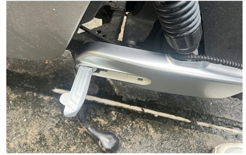 New National Standard Shenzhen Electric Vehicle G05 Second-Generation Rear Foot Pedal with Additional Rear Seat Footrest, Foldable Aluminum Alloy Foot Pedal
