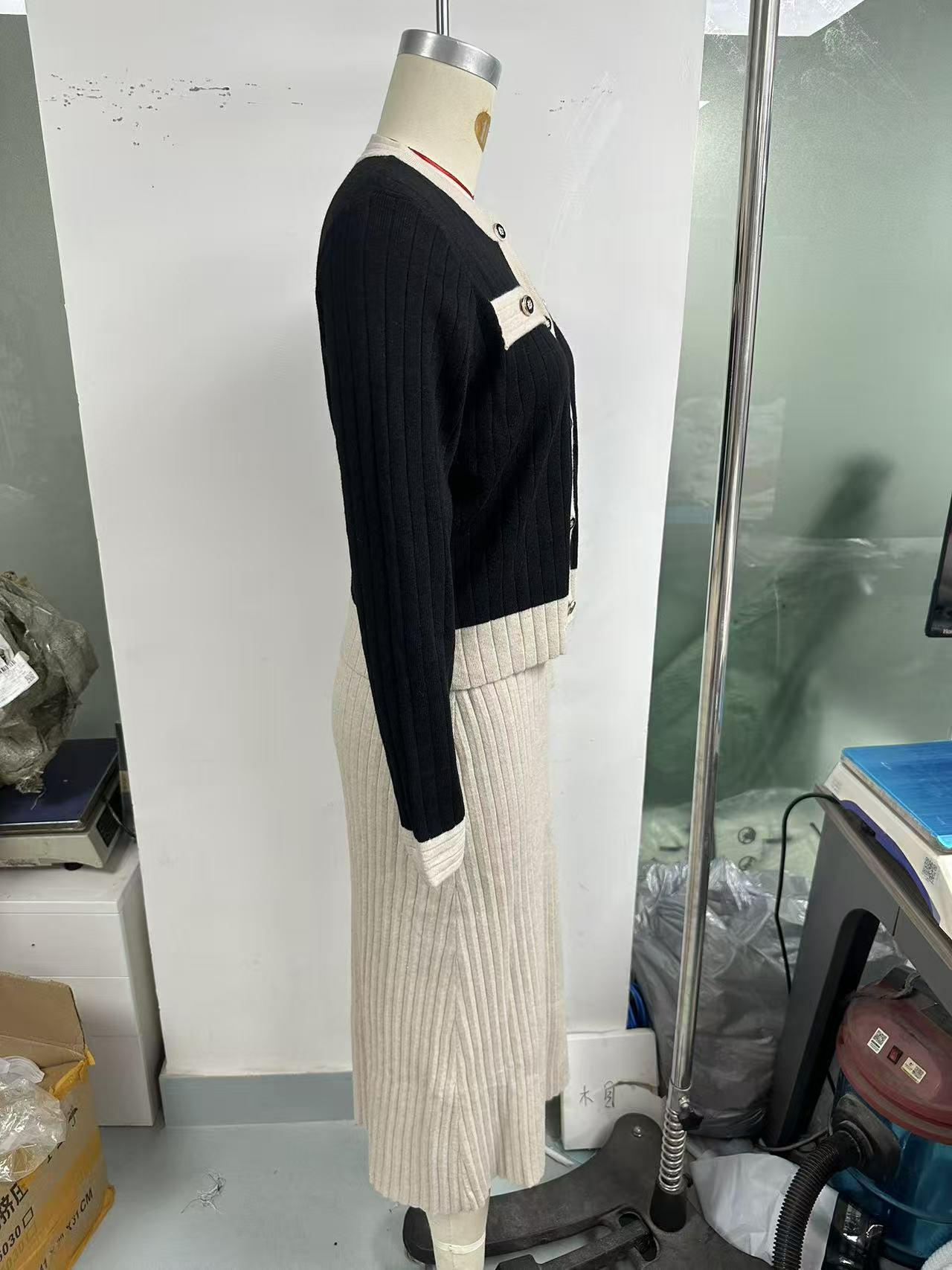 Completo elegante con maglione lavorato a maglia e gonna lunga tinta unita – Top a maniche lunghe color-block con gonna fluida_voghion.com