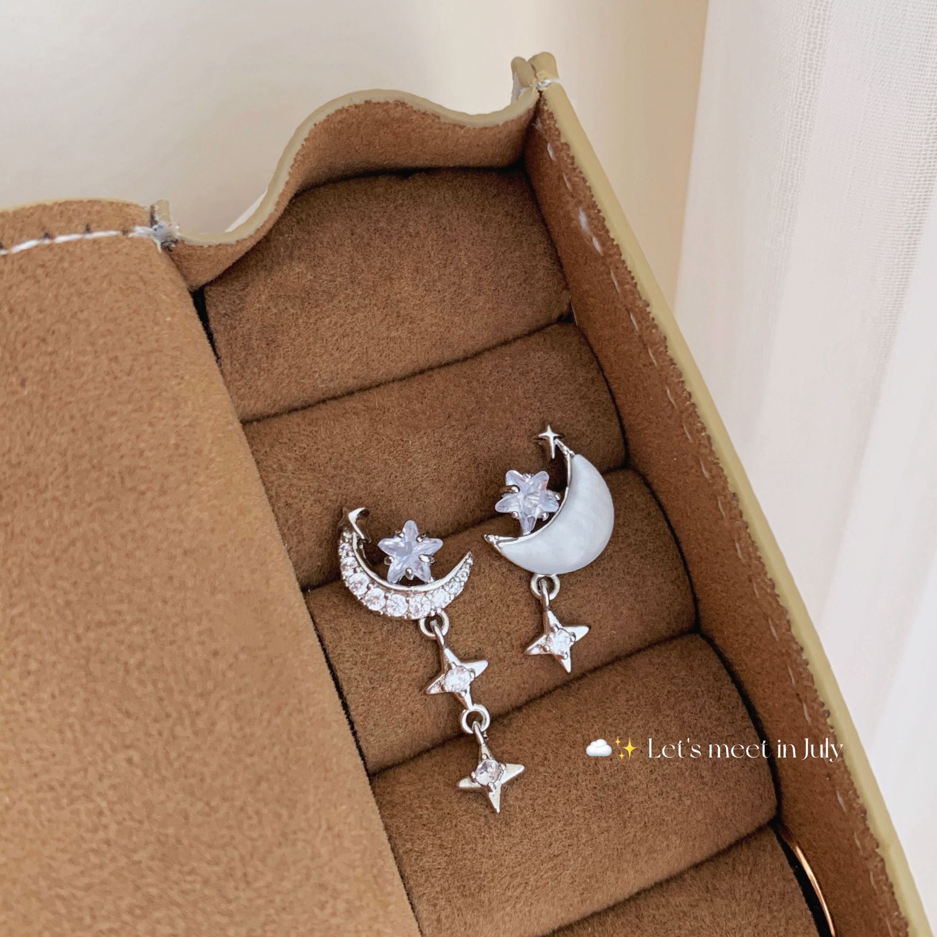 Super Shiny Copper Micro-Inlaid Zircon Star and Moon Pendant Earrings for Women with Silver Needles, Niche Light Luxury Design and Elegant Earrings