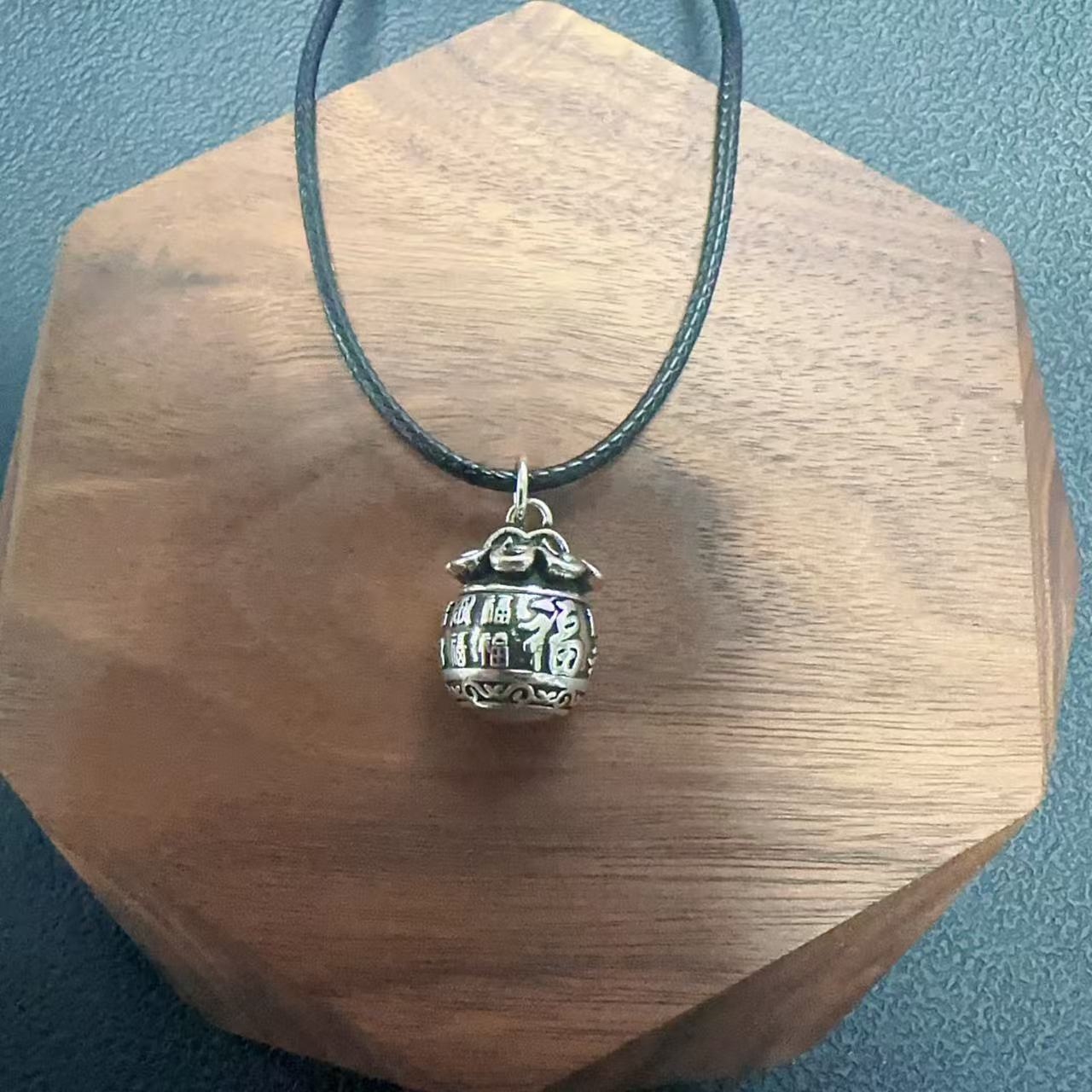 HN492 lucky bag necklace [with leather cord]